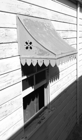 apm_awning_original_scalloped_bw
