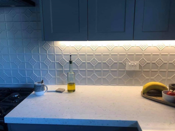 apm heysen white splashback lit
