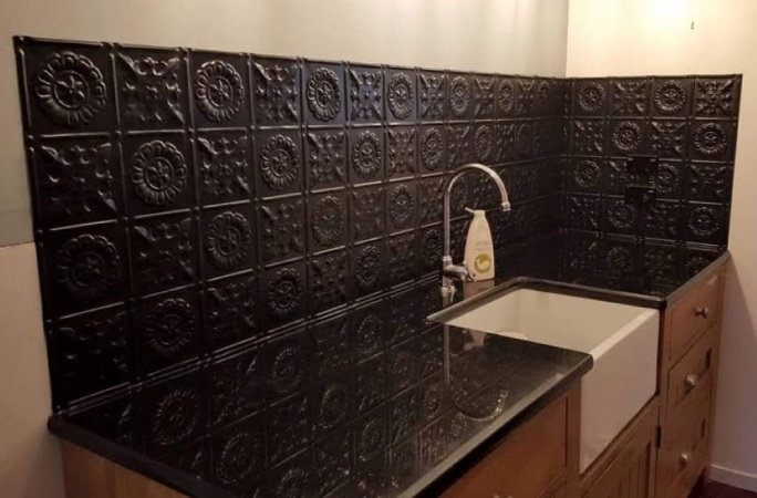 apm_valentino_blk_stamp_rsz