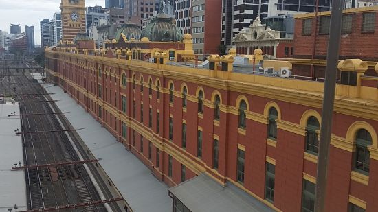 FLINDERS STREET TRAIN STATION Train Platforms